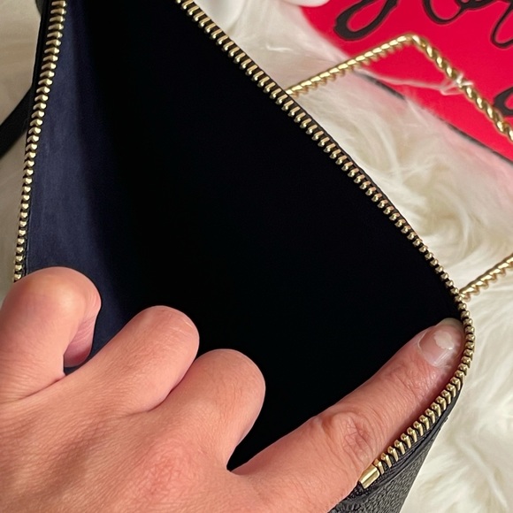 Louis  Vuitton Pouch ❤️❤️ NWT SOLD - Picture 9 of 10